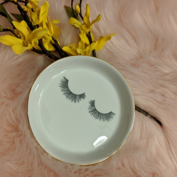 Beautiful eyelashes Jewelry dish - Picture 4 of 4